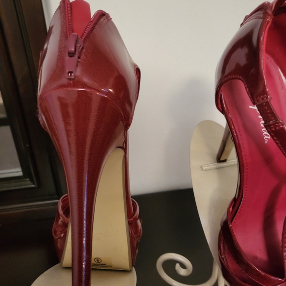 RED STRAPPY SPECIAL - Picture 3 of 7